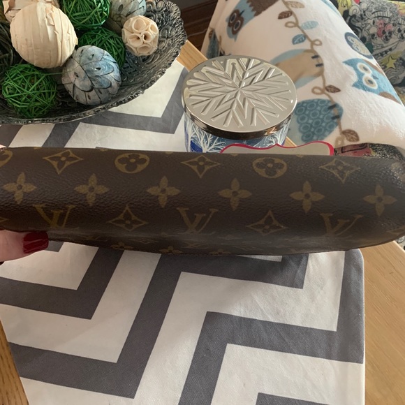 🛑 SOLD Louis Vuitton Orsay Clutch 🛑 - Picture 3 of 8